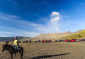 Jalan-Jalan dan Mendaki Gunung Bromo yang Ada di Jawa Timur, yuk!