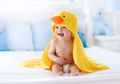 Adik Bayi Tertawa Walaupun Tidak Melihat Hal Lucu, Apa Sebabnya?