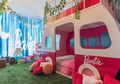 Ingin Merasakan Menginap di Kamar Barbie? Cobalah Menginap di Sini