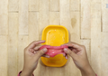 Suka Bermain Slime? Coba Buat Clear Slime Sendiri, yuk!