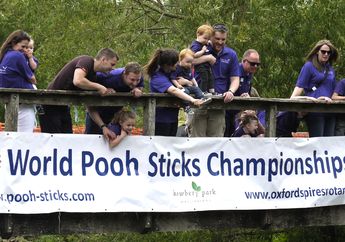 Diciptakan Penulis Winnie the Pooh, Ini Keseruan Olahraga Poohsticks