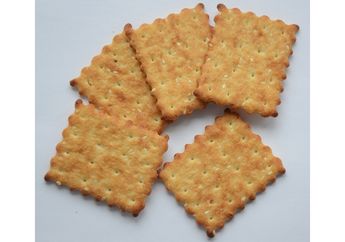 Semua Biskuit Cracker Pasti Ada Lubangnya, Kira-kira untuk Apa, ya?