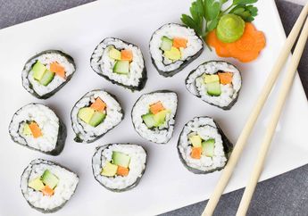 Suka Makan Sushi? Ada Cara Tradisional untuk Makan Sushi Berdasar Jenisnya, lo!