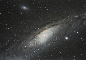 5 Galaksi Paling Terang yang Bisa Kita Lihat di Langit Malam