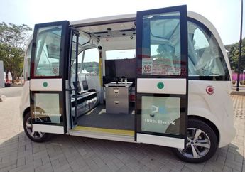 Coba Naik Minibus Listrik Tanpa Pengemudi di Gelora Bung Karno, yuk!