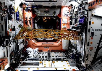 Sambut Kejuaraan Tenis, Para Astronaut Bermain Tenis di Ruang Angkasa