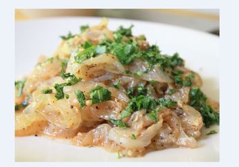 Tidak Hanya Buah dan Sayur, Ada juga Salad Ubur-Ubur, lo! Mau Coba?