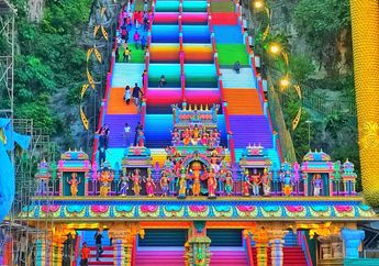 272 Anak Tangga Kuil di Batu Caves, Kini Jadi Warna-warni, lo!
