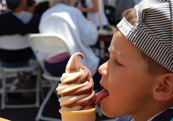 Meskipun Berada di Luar Kulkas, Es Krim Ini Tidak Mencair, Kok Bisa?