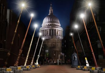 Keren, Ada 9 Tongkat Sihir Raksasa Menyinari Jalanan di Kota London!
