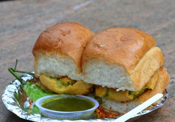 Mencicipi Vada Pav, Burger Kentang ala India yang Khas di Mumbai