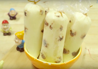 Buat Es Moo, Es Lilin Corak Totol-Totol Sapi, Yuk! Siapa Mau?