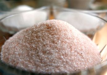 Mengenal 5 Jenis Garam, Ada Garam yang Berwarna Pink, lo!