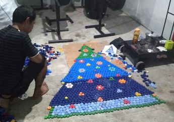 Wah, Ada Pohon Natal Ramah Lingkungan yang Dibuat dari Tutup Botol