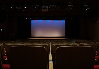 Cari Tahu Sejarah Bioskop Pertama yang Dibuat Oleh Lumiere Bersaudara, yuk!