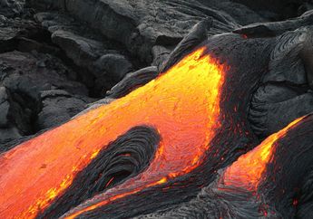 Bagaimana Lava dalam Gunung Berapi Terbentuk dan Mengapa Ia Panas?