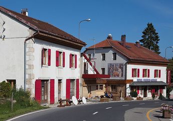 Unik! Hotel Ini Berada Tepat di Perbatasan Swiss dan Prancis