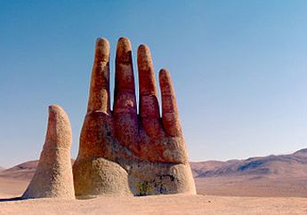 Mano del Desierto, Tangan Raksasa di Tengah Gurun Atacama Chili