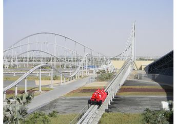 Suka Tantangan? Coba Naik Roller Coaster Tercepat di Dunia Ini, yuk!