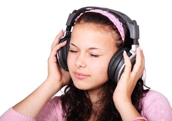 Tingkatkan Daya Ingat Hingga Buat Tidur Nyenyak, Ini 7 Manfaat Mendengarkan Musik