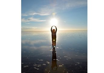 Salar de Uyuni, Dataran Garam yang Bisa Membuat Kita Serasa Bercermin