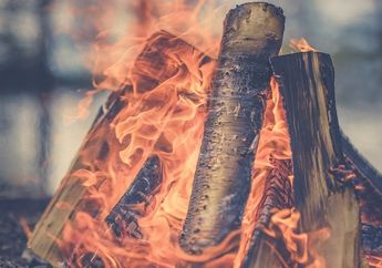 Kenapa Ada Benda yang Meleleh dan Ada yang Terbakar Ketika Dipanaskan?