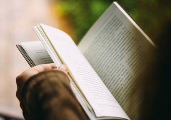 Sering Merasa Pusing saat Membaca Buku di Mobil? Ini Penyebabnya