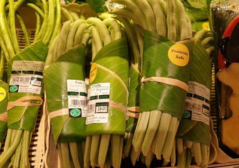 Mengurangi Plastik, Supermarket Ini Pakai Pembungkus Daun Pisang untuk Sayuran