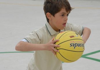 Benarkah Bermain Basket Bisa Membuat Tambah Tinggi? Inilah Penjelasannya