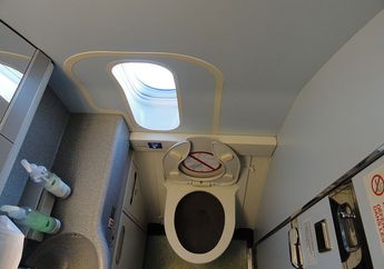 Agar Tetap Aman, Lakukan 4 Hal Ini saat Ingin Gunakan Toilet Pesawat