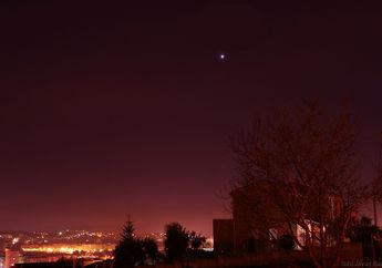 Tak Bisa Pancarkan Cahaya, Kenapa Planet Tetap Terlihat di Malam Hari?