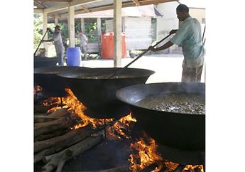 Tradisi Ramadan di Aceh Besar, Para Lelaki Masak Kuah Beulangong untuk Buka Puasa Warga