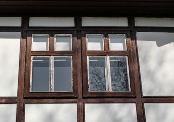 Mengapa Jendela atau Pintu Kayu Bisa Memuai dan Menyusut?