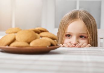 Tak Tahan Ingin Makan Camilan di Malam Hari? Ikuti 5 Tips Ini untuk Mengatasinya