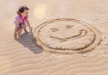 Wah, Menggambar di Pasir Gurun Tottori Jepang Bisa Didenda 6,5 Juta Rupiah!