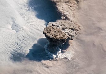 Begini Jadinya Jika Erupsi Gunung Berapi Dilihat dari Ruang Angkasa