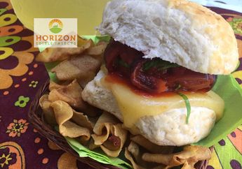 Bukan Daging Biasa, Burger Ini Justru Berisi Ulat, Berani Mencobanya?
