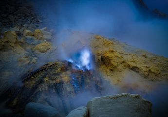 Ingin Berwisata ke Gunung Ijen? Ini Tips Menikmati Keindahan Blue Fire
