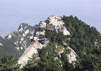 Terletak di Puncak Gunung, Kedai Teh Huashan Merupakan yang Paling Tinggi di Dunia