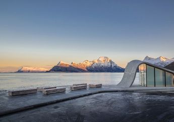 Toilet Umum Paling Indah di Dunia, Menghadap Langsung ke Laut Norwegia