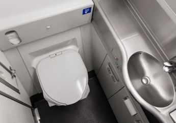 Sakit Perut saat Terbang? Ini 7 Tips Jika Ingin BAB di Toilet Pesawat