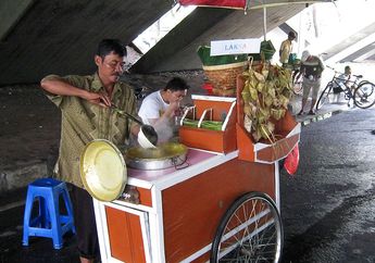 Suka Makan Laksa Bogor? Makanan Bergizi Ini Dibuat dengan Cara Unik, lo!