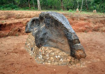 Meteorit yang Ditemukan di Bumi Terbuat dari Apa, ya? Ayo, Cari Tahu!