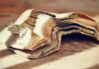 Kertas Koran Lama akan Berubah Menguning, Apa Penyebabnya, ya? #AkuBacaAkuTahu