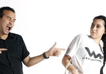 Saat Cuaca Panas, Lebih Baik Pakai Baju Berwarna Hitam atau Putih, ya?