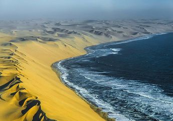 Keren! Di Namibia, Ada Laut yang Langsung Berbatasan dengan Gurun