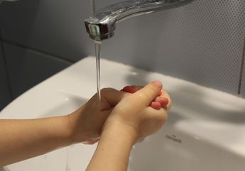 Benarkah Mengeringkan Tangan dengan Hand Dryer Setelah Cuci Tangan Justru Jadi Kotor Lagi?
