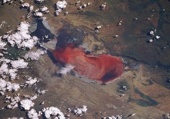 Ada yang Berwarna Merah Darah, Ini 4 Danau, Sungai, dan Kolam Unik di Dunia!