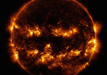 Matahari Terlihat Seberti Labu Halloween di Foto dari NASA Ini