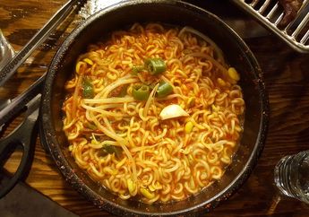 Coba Ramyeon Khas Korea, Yuk! Apa Bedanya dengan Mi Indonesia, ya?